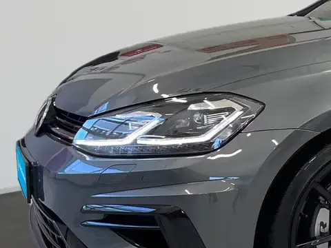 Volkswagen Golf-R